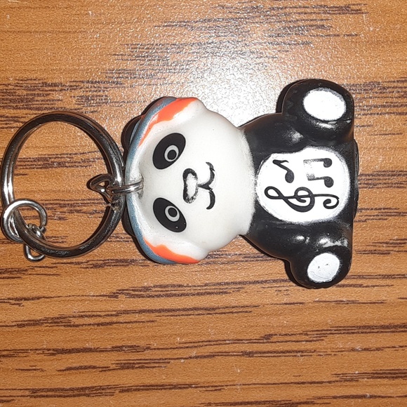 VINTAGE STAR AWARDS MUSIC PANDA BEAR KEYCHAIN CHARM GOOD CONDITION - Picture 2 of 4